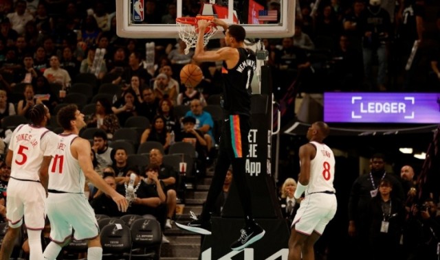 扑克游戏-周一竞彩篮球强档：马刺战绩彪炳 伦纳德或缺席